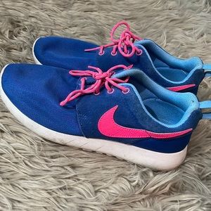 Girls Nikes